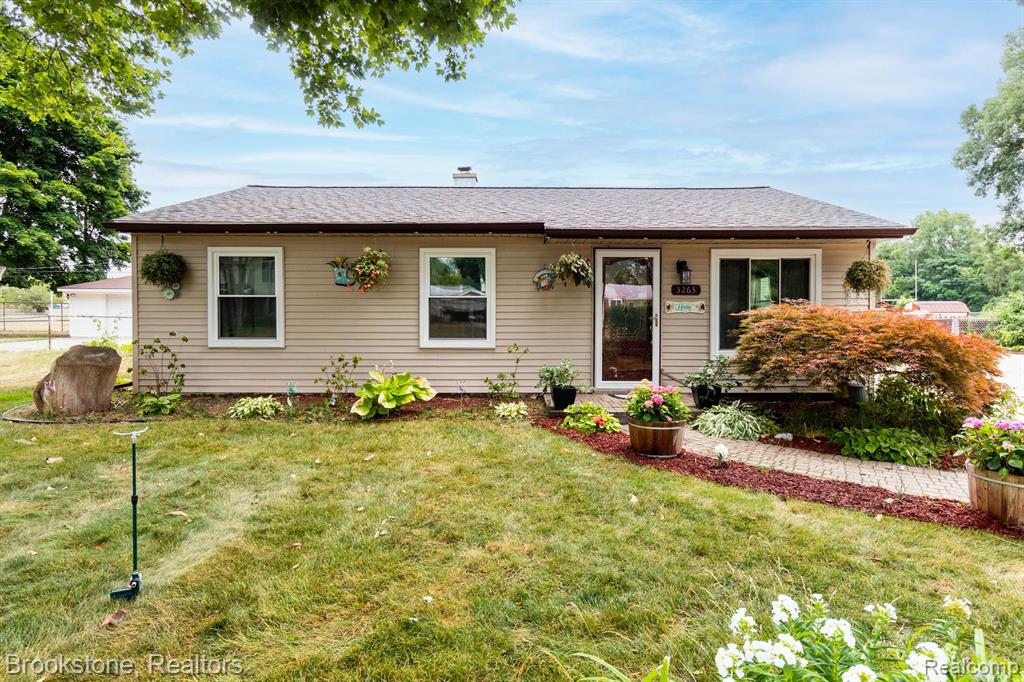 3263 Avon Manor Road Rochester Hills, MI 48307 - Photo 1 of 33
