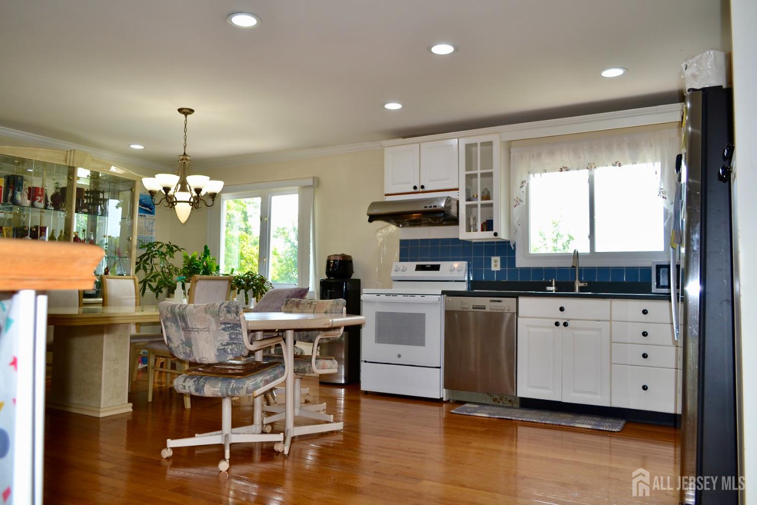 2 Albemarle Road East Brunswick, NJ 08816 - Photo 6 of 24