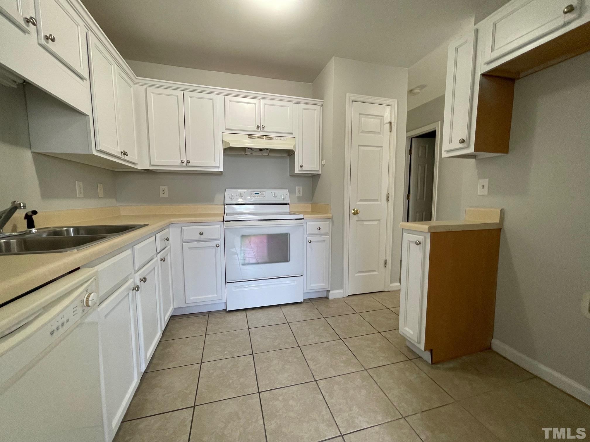 302 South Raleigh Street Angier, NC 27501 - Photo 6 of 19 Gallery Image 6