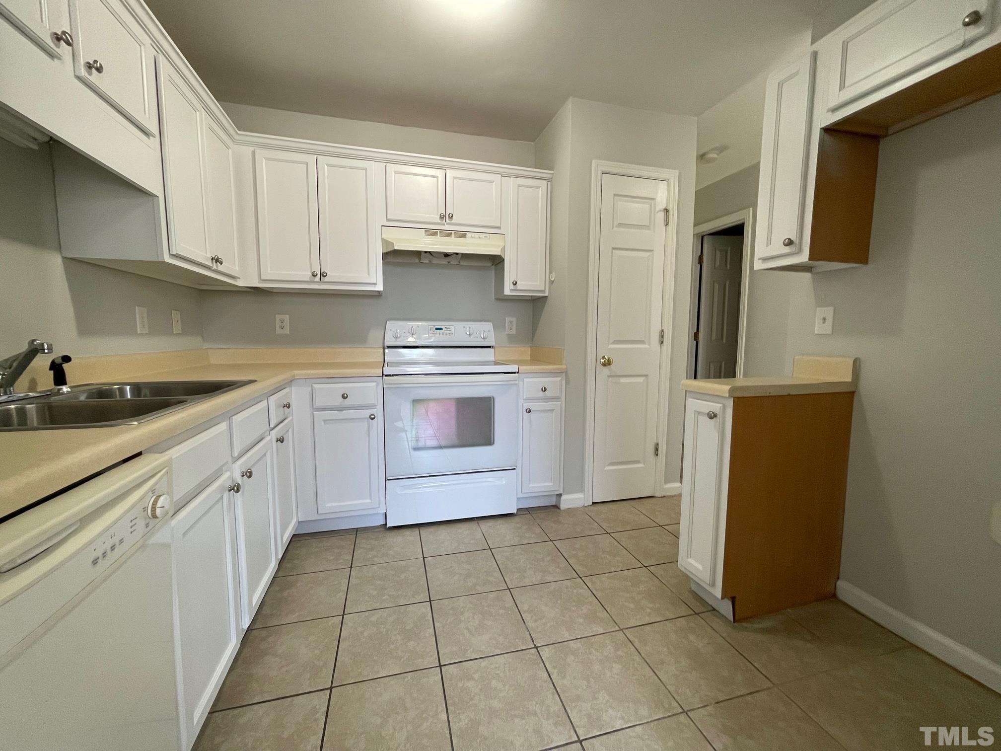 302 South Raleigh Street Angier, NC 27501 - Photo 7 of 19 Gallery Image 7