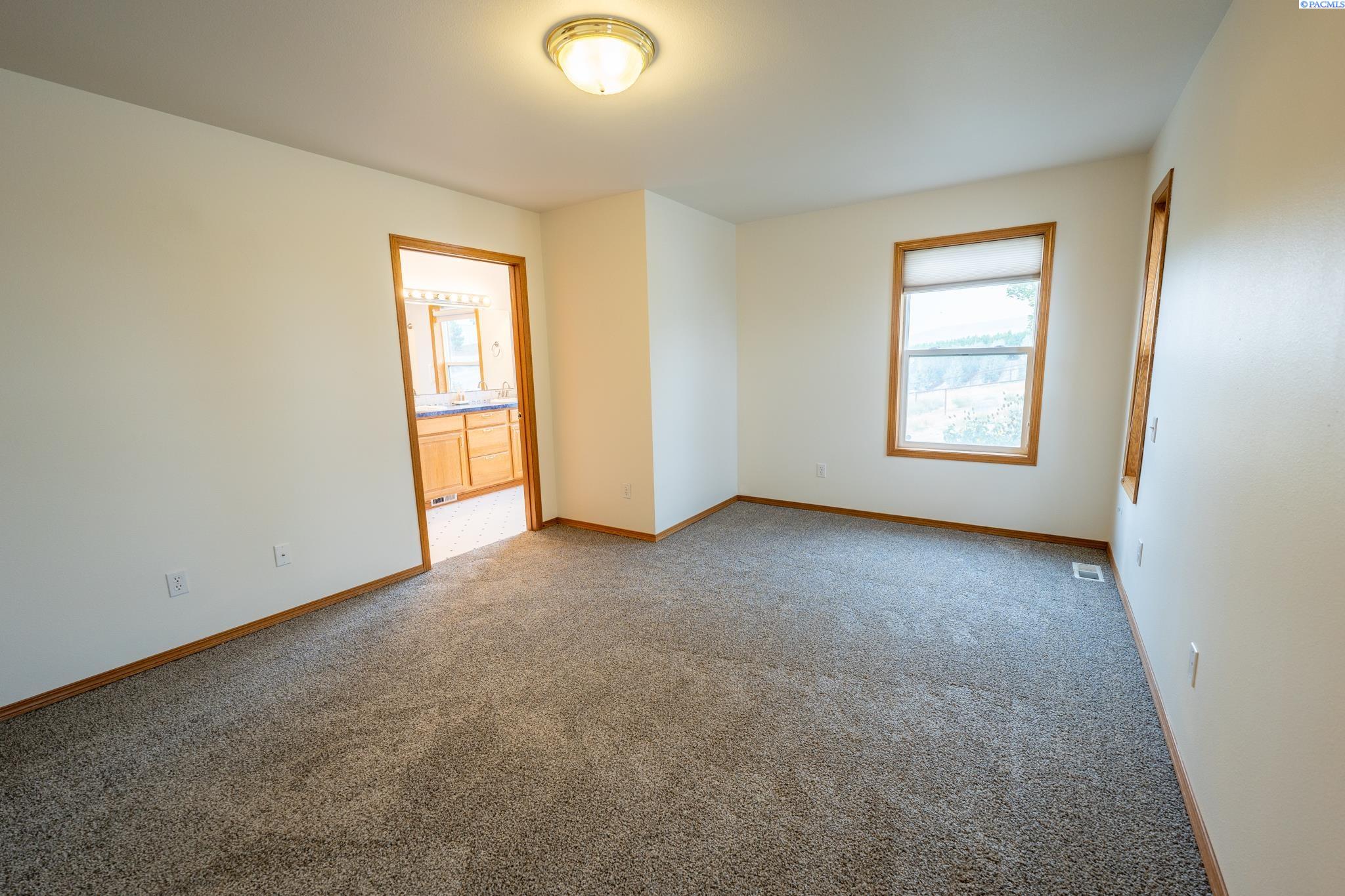 1394 Lombard Loop Road Wapato, WA 98951 - Photo 12 of 23 Gallery Image 12