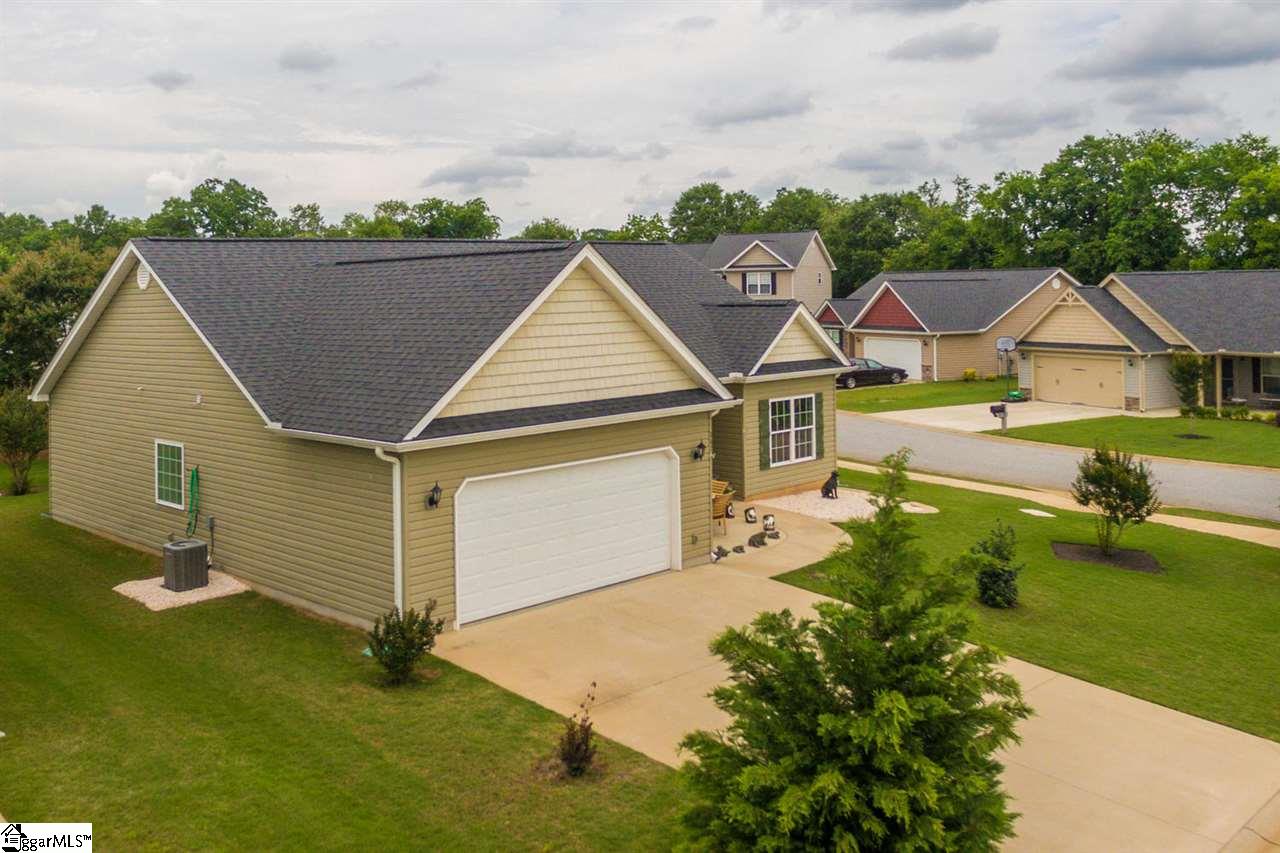 267 Sleepy River Road Simpsonville, SC 29681 - Photo 2 of 32 Gallery Image 2