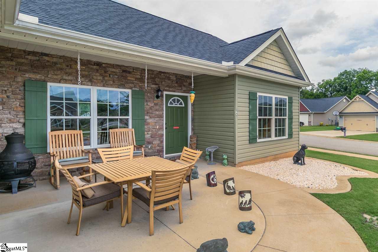 267 Sleepy River Road Simpsonville, SC 29681 - Photo 3 of 32 Gallery Image 3