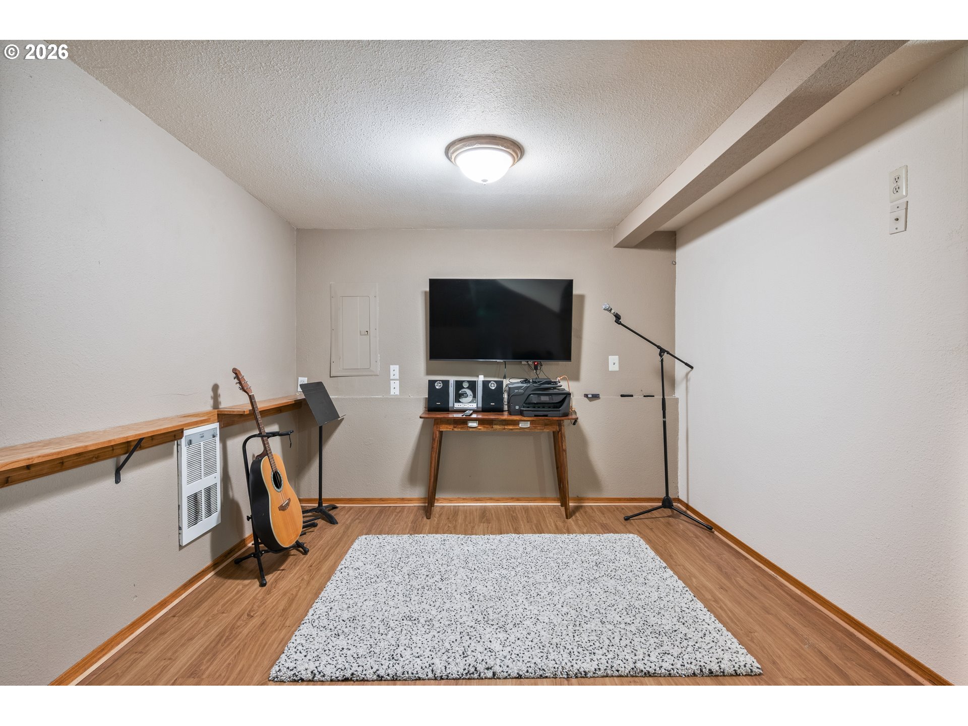 1304 Coal Creek Road Longview, WA 98632 - Photo 15 of 44 a living room with a flat screen tv and a couch