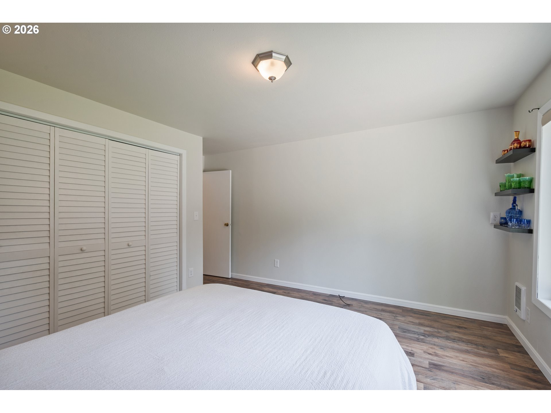 1304 Coal Creek Road Longview, WA 98632 - Photo 18 of 44 a view of an empty room