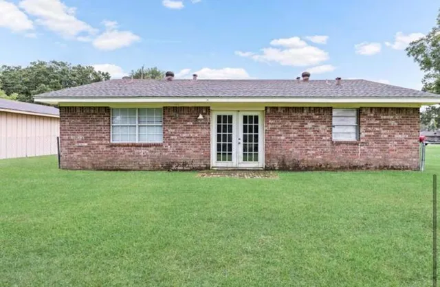 $1,600 | 245 East Smith Street, Sour Lake, TX 77659