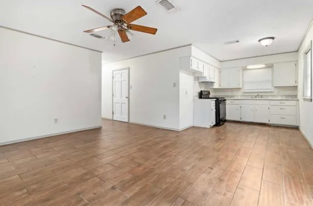 $1,600 | 245 East Smith Street, Sour Lake, TX 77659