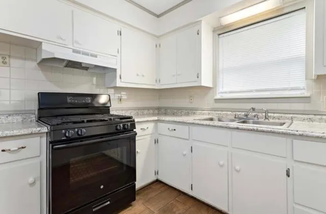 $1,600 | 245 East Smith Street, Sour Lake, TX 77659