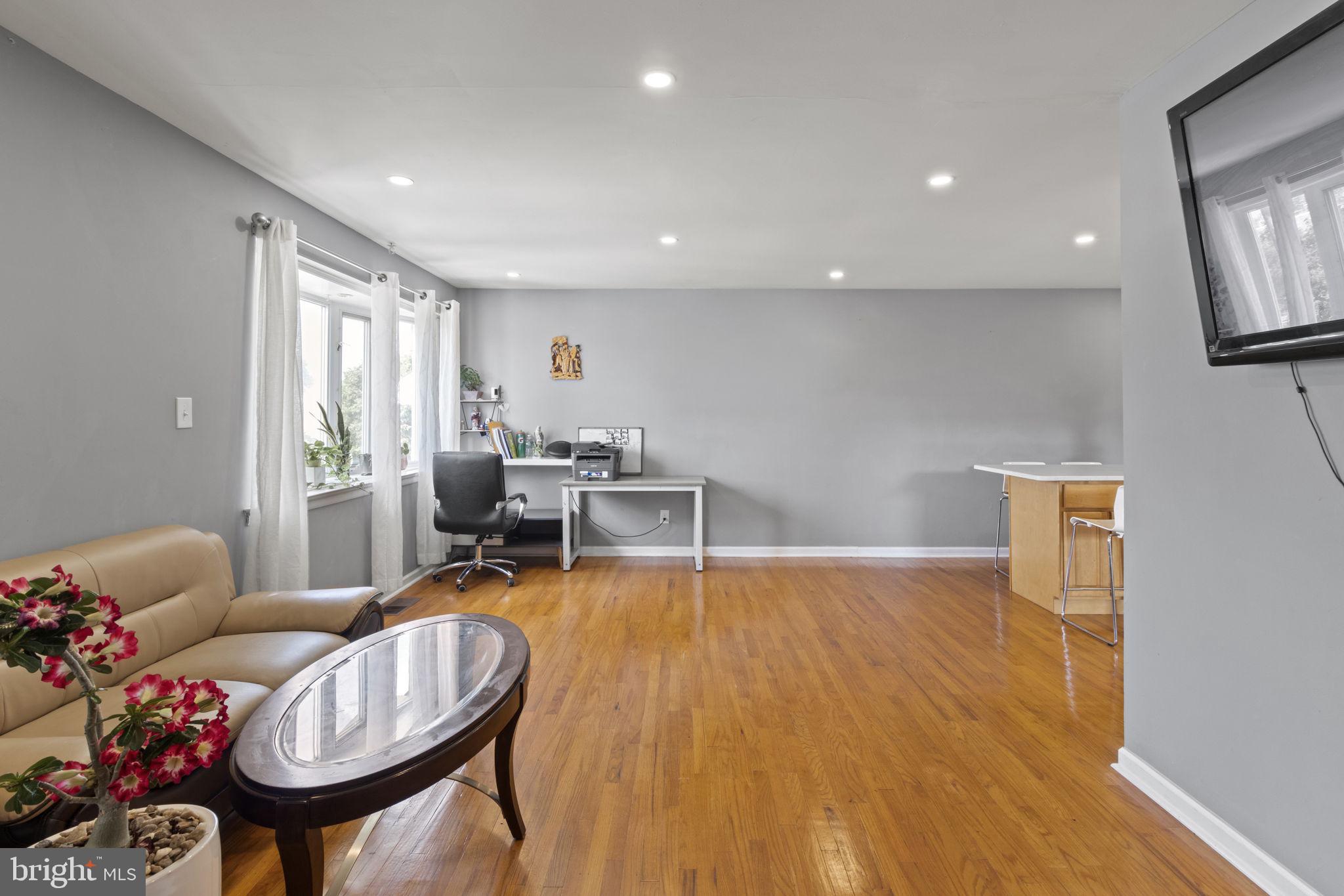 9825 Dungan Road Philadelphia, PA 19115 - Photo 3 of 20 Gallery Image 3