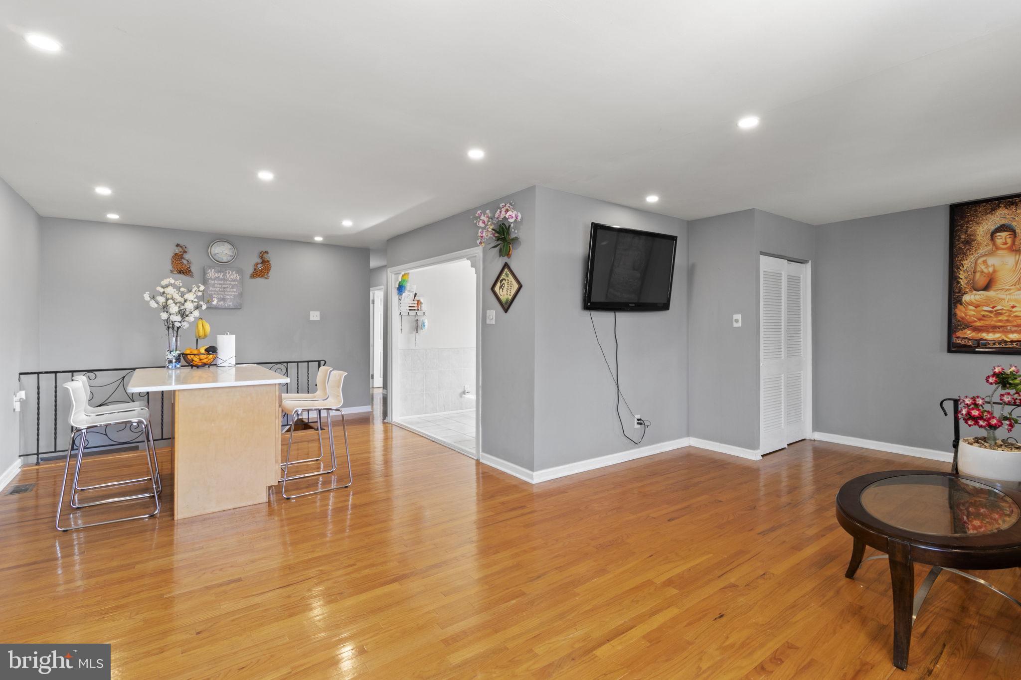 9825 Dungan Road Philadelphia, PA 19115 - Photo 5 of 20 Gallery Image 5