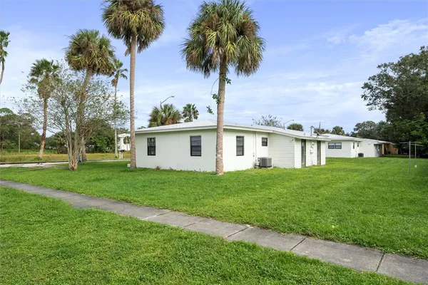$1,650 | 4123 18th Place, Unit 4123, Vero Beach, FL 32960