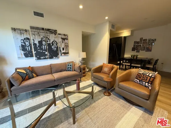 $7,900 | 1110 South Spaulding Avenue, Unit 204, Los Angeles, CA 90019