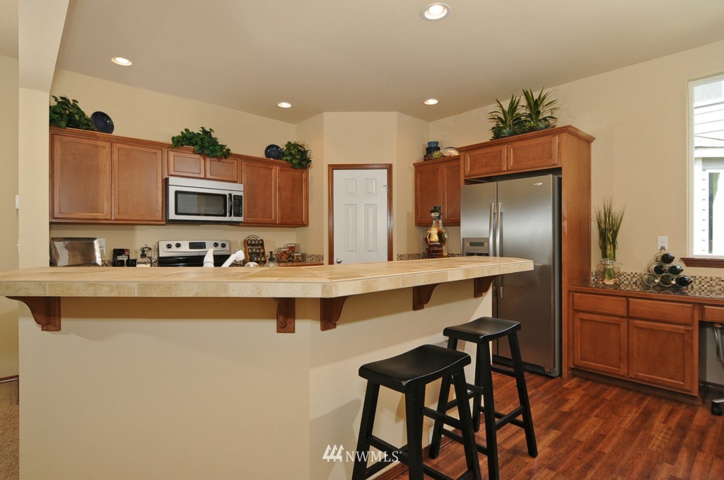 11008 Southeast 184th Place Renton, WA 98055 - Photo 8 of 14 Gallery Image 8