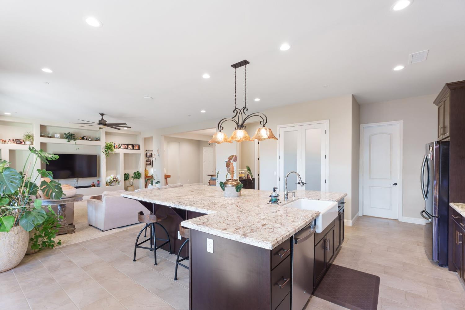 822 Overstone Avenue Madera, CA 93636 - Photo 14 of 54