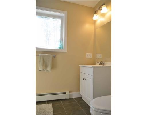 48 Litchfield Road Freeport, ME 04032 - Photo 13 of 25 Bathroom.