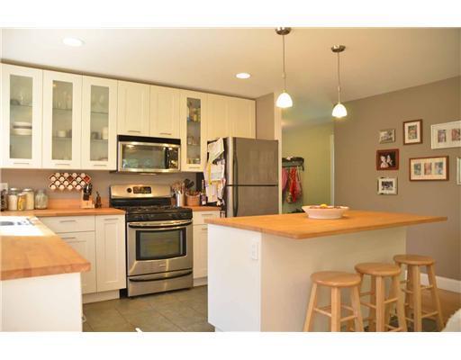 48 Litchfield Road Freeport, ME 04032 - Photo 5 of 25 Kitchen.