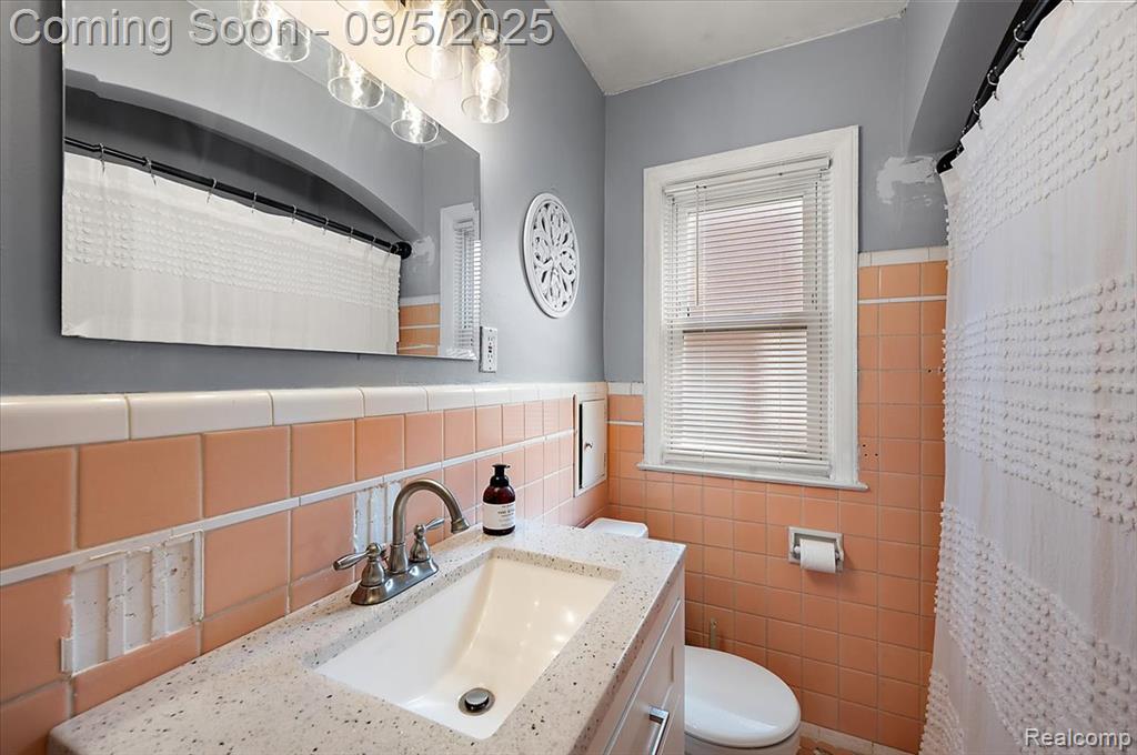 2151 Hawthorne Road Grosse Pointe Woods, MI 48236 - Photo 16 of 38