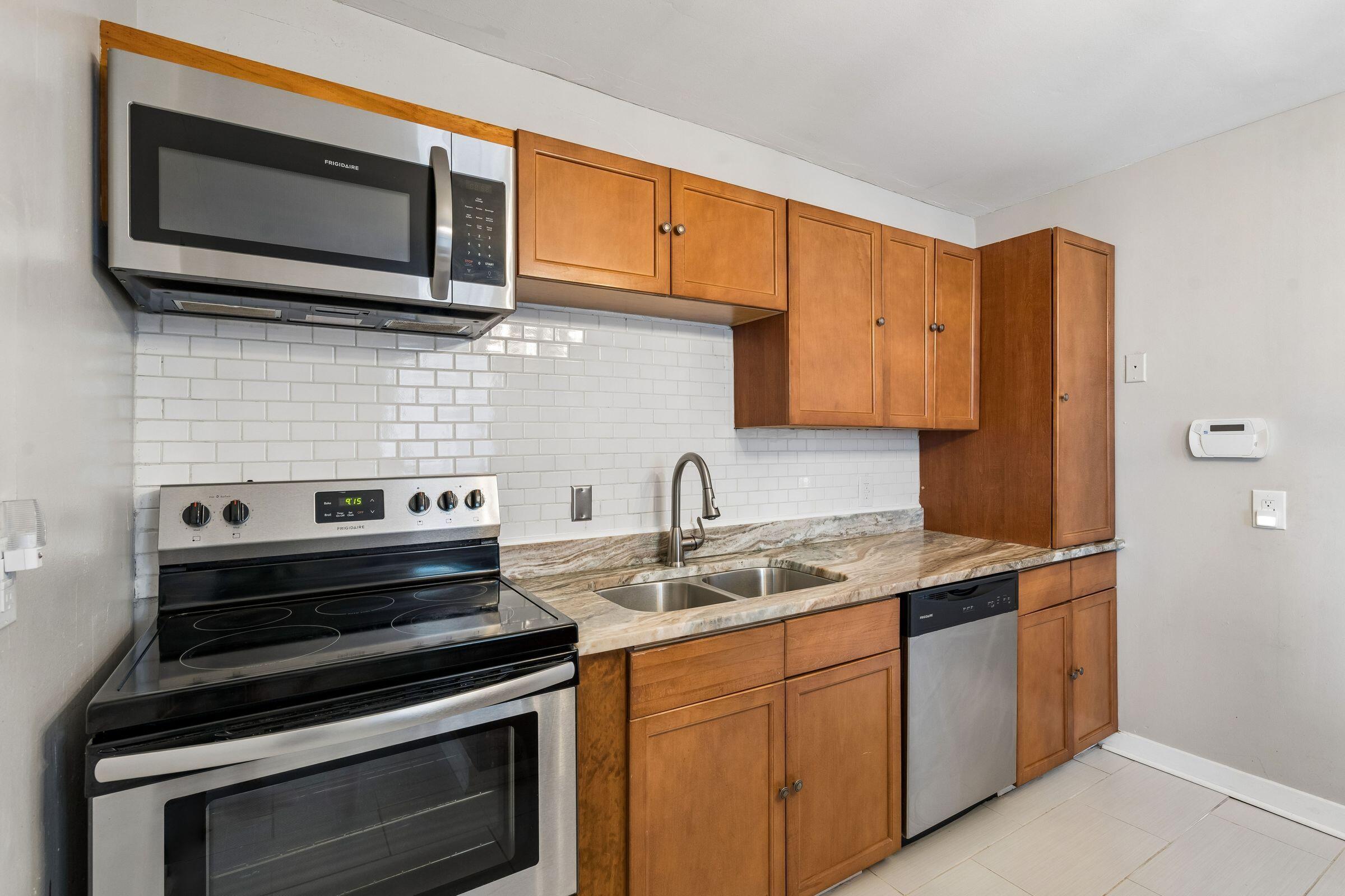 20 Amherst Street, Unit B Charleston, SC 29403 - Photo 18 of 34 20AmherstSt-KeenEyeMarketing-031