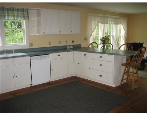 9 Orchard Road Cumberland, ME 04021 - Photo 10 of 25 Kitchen.