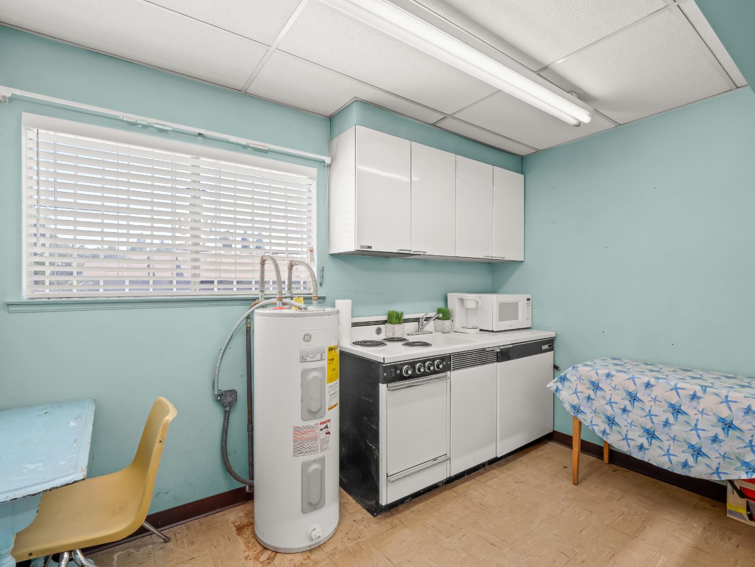 701 Mayor Avenue Fresno, CA 93706 - Photo 15 of 28 a utility room with a window and washer