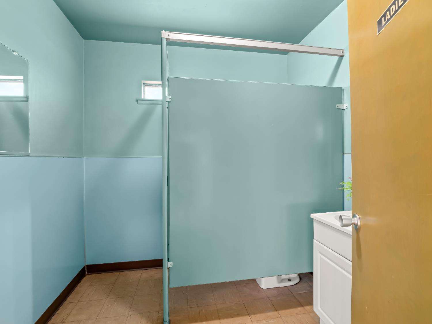 701 Mayor Avenue Fresno, CA 93706 - Photo 18 of 28 a bathroom with a shower