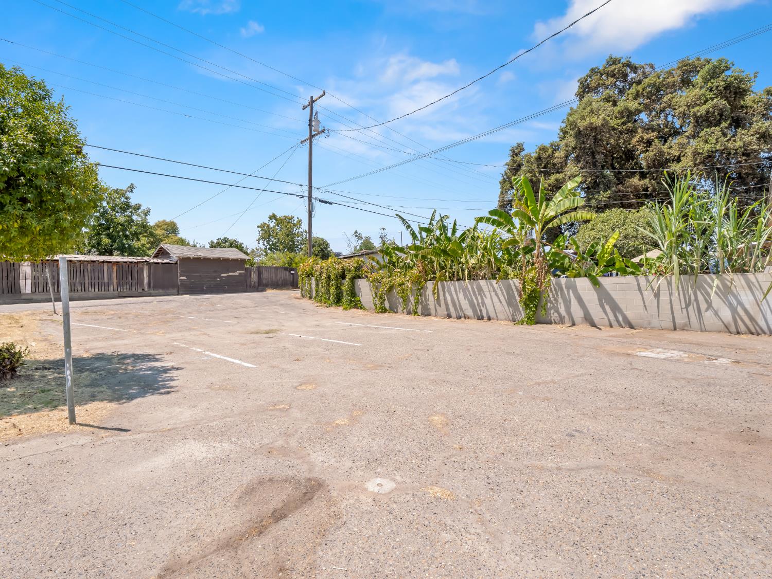 701 Mayor Avenue Fresno, CA 93706 - Photo 23 of 28 a view of a terrace