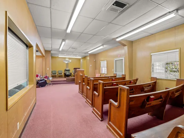a view of a livingroom with furniture