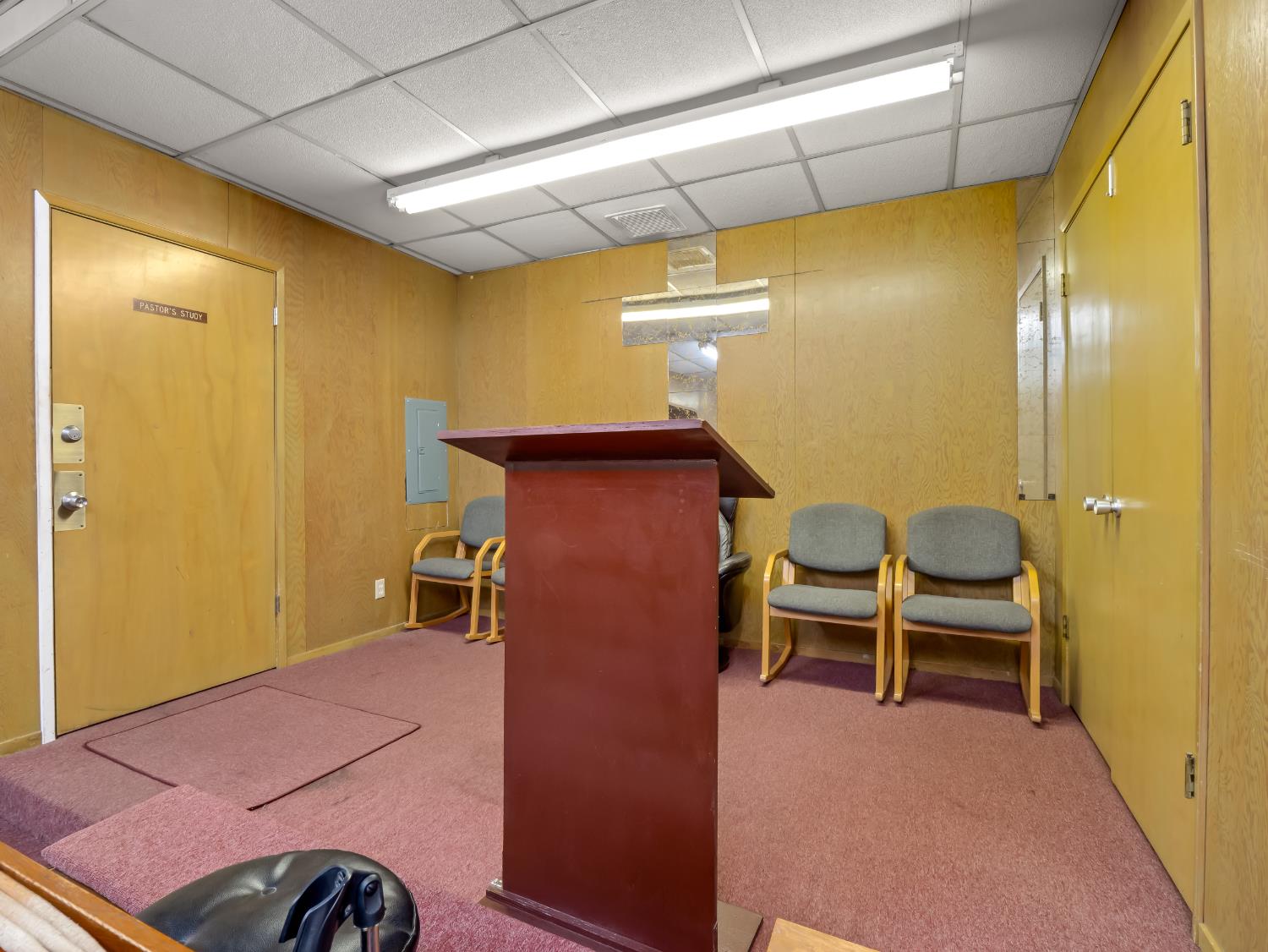 701 Mayor Avenue Fresno, CA 93706 - Photo 8 of 28 a room with furniture and a window