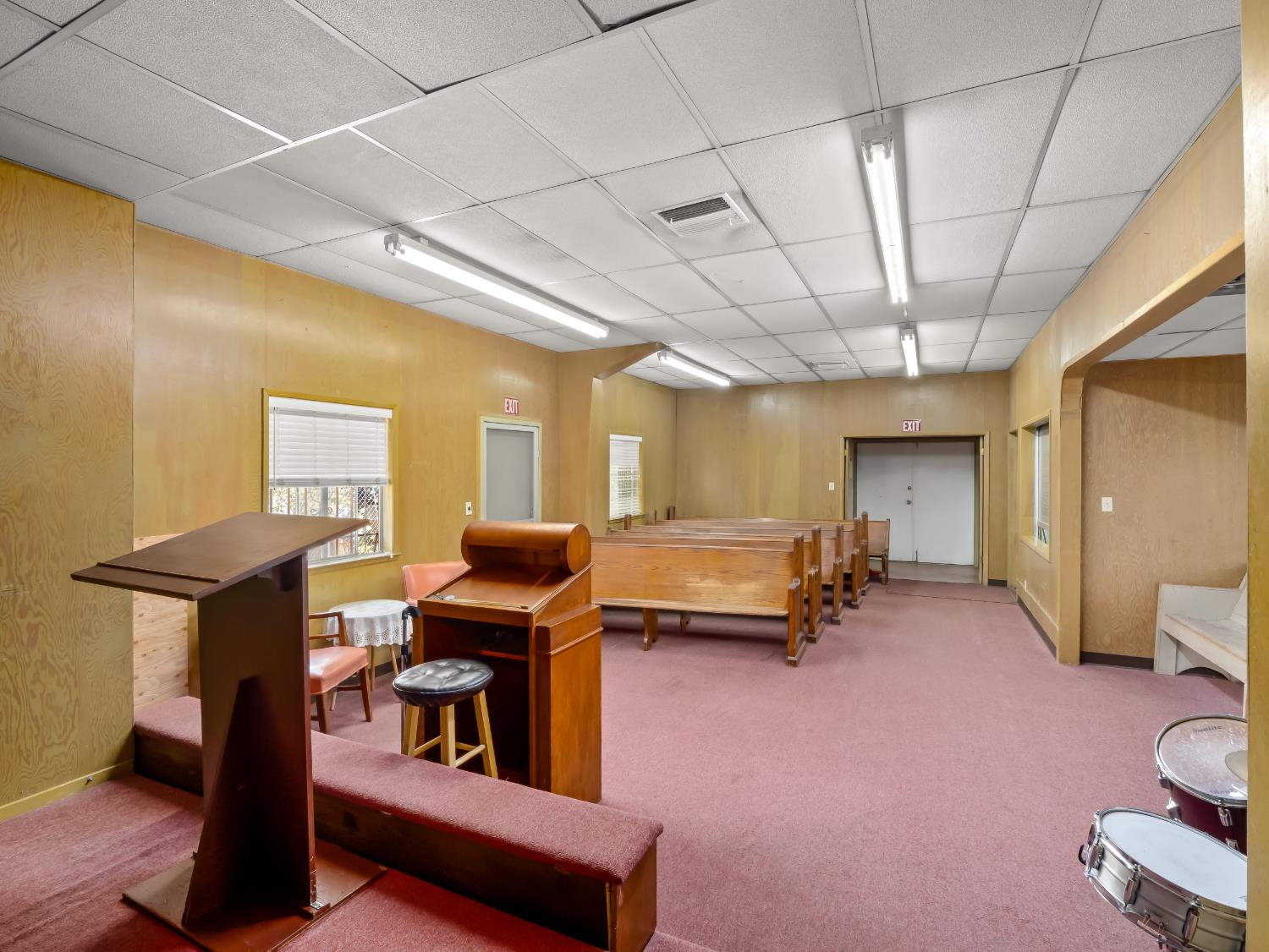 701 Mayor Avenue Fresno, CA 93706 - Photo 9 of 28 a livingroom with furniture and a piano