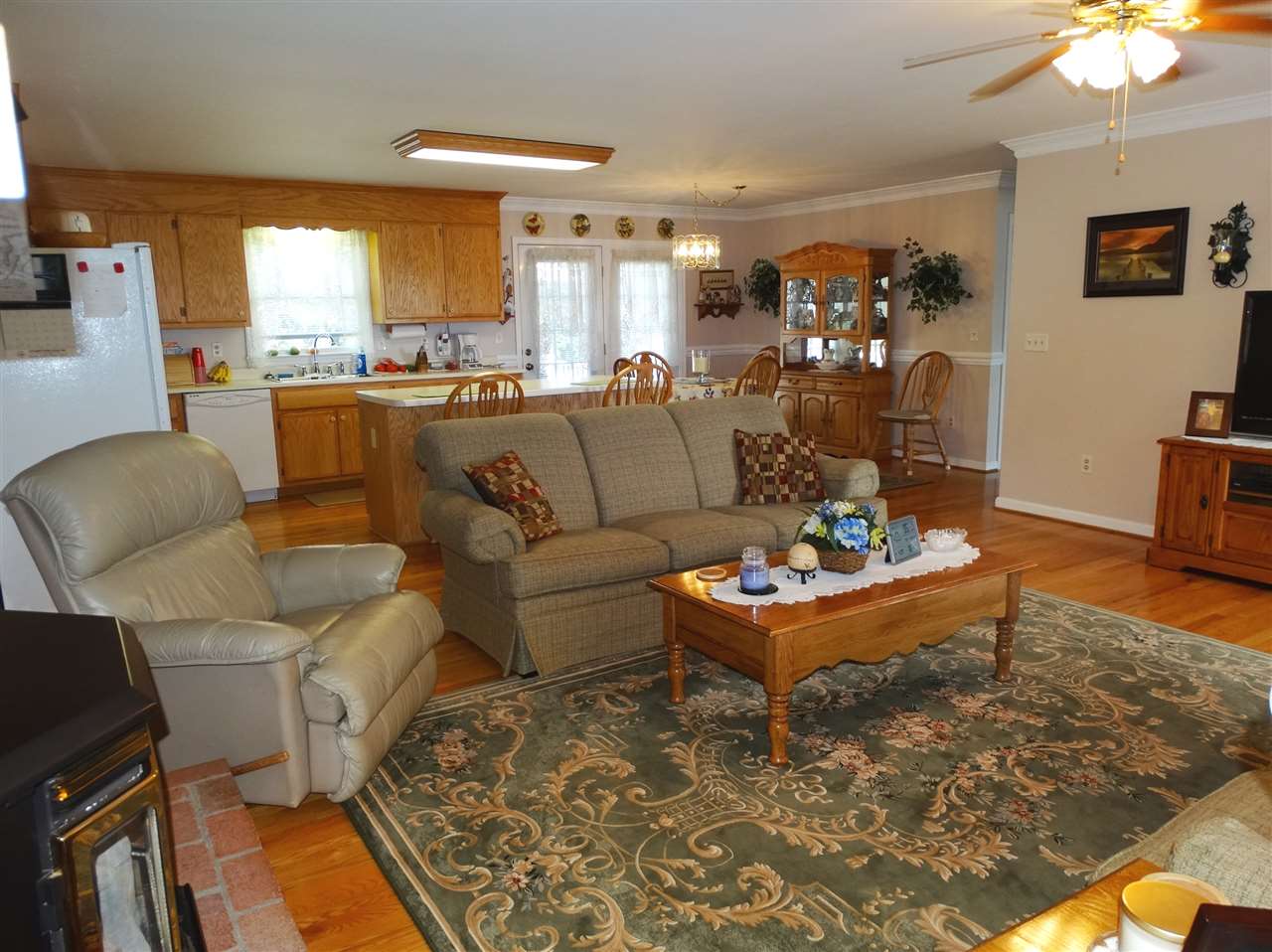 324 Good Hope Church Road Aroda, VA 22709 - Photo 13 of 32 a living room with furniture and a dining table