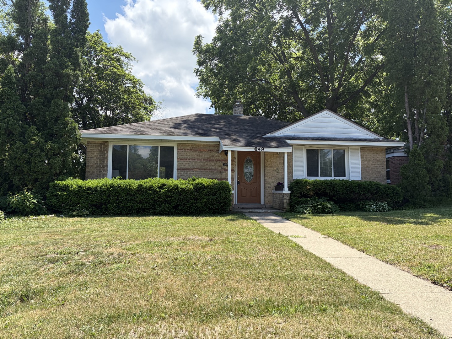 649 East Rockland Road Libertyville, IL 60048 - Photo 1 of 3