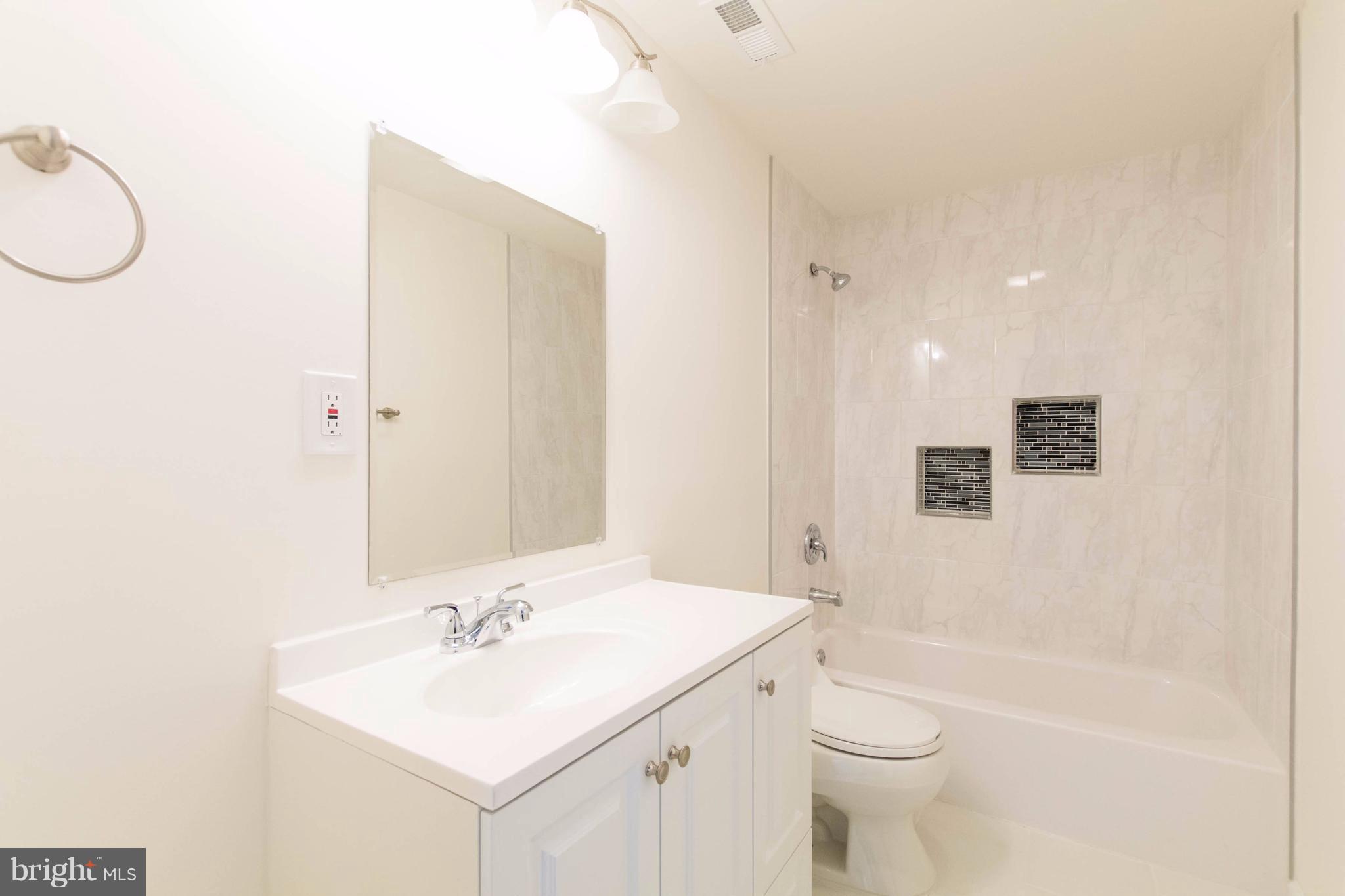 7611 Poplar Road Baltimore, MD 21222 - Photo 13 of 21 Bath