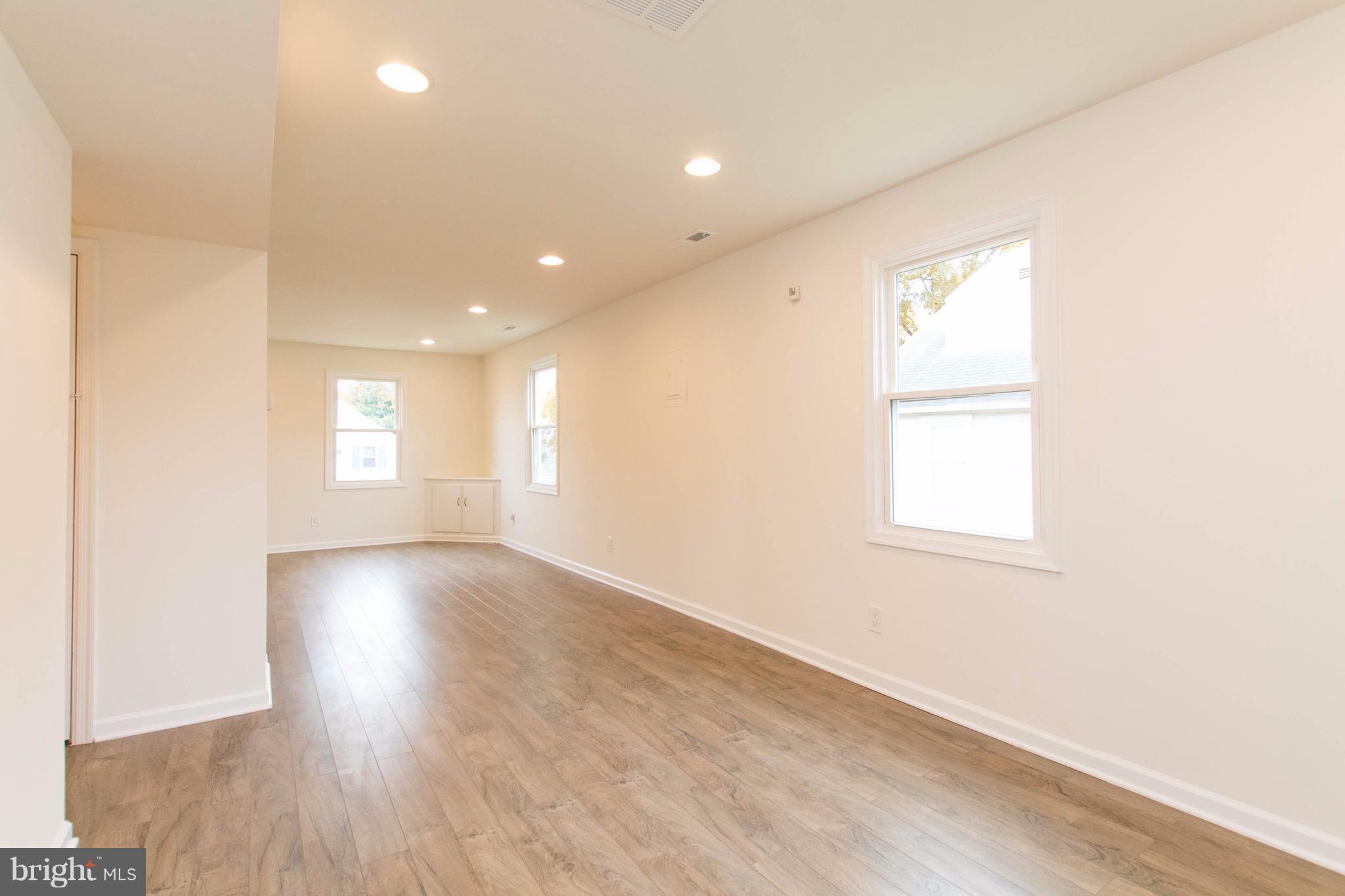 7611 Poplar Road Baltimore, MD 21222 - Photo 7 of 21 Living Room