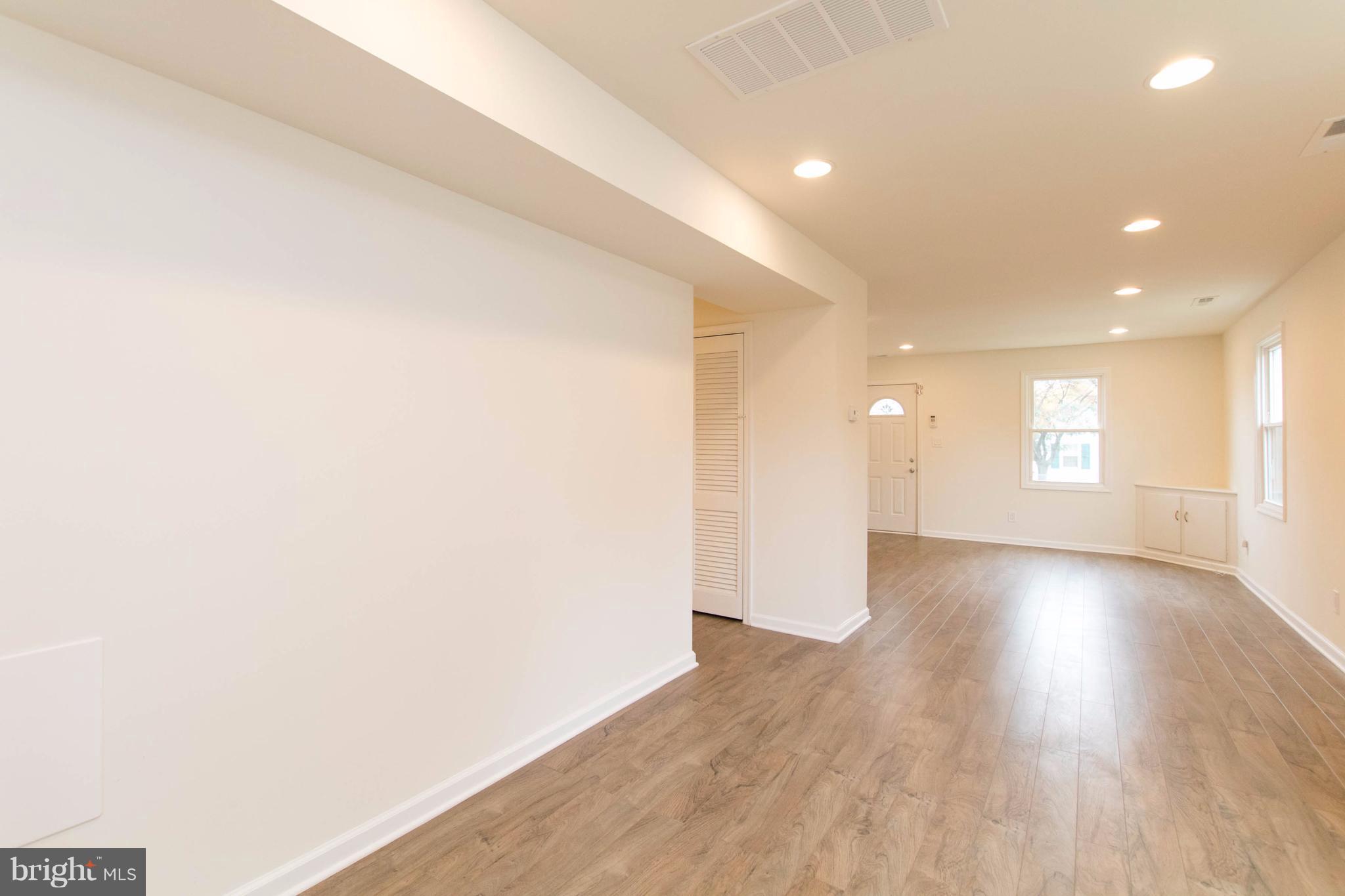 7611 Poplar Road Baltimore, MD 21222 - Photo 8 of 21 Living Room