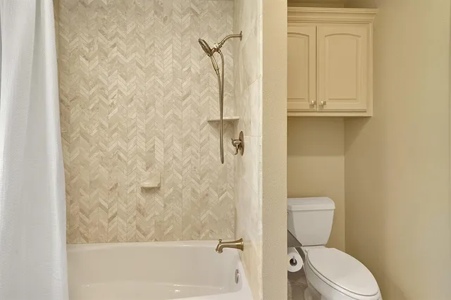 en empty room with windows