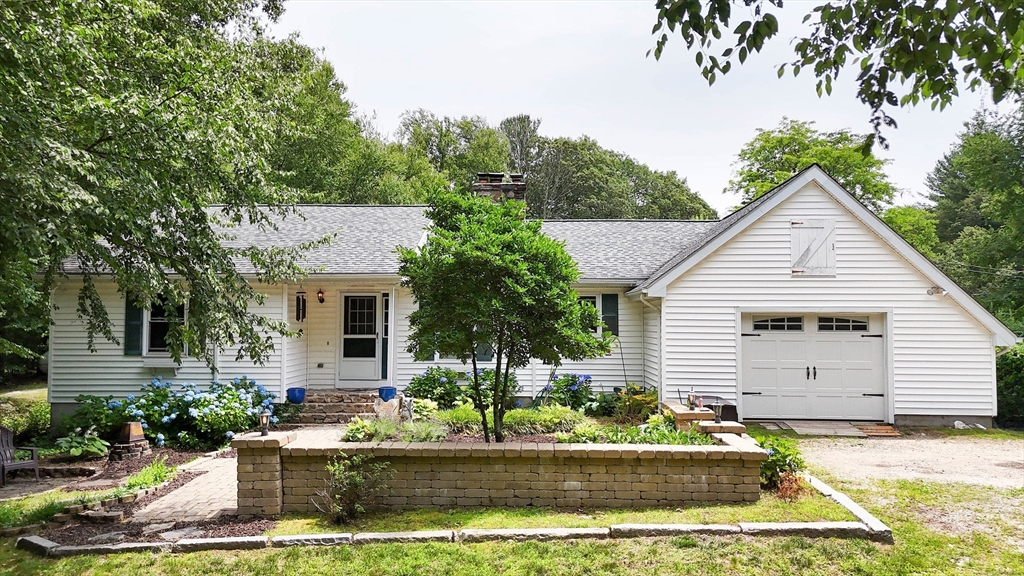 front view of house with a yard