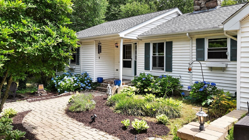 90 Maple Street Douglas, MA 01516 - Photo 2 of 32 Gallery Image 2