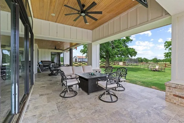 $2,100,000 | 2889 County Road 114, Whitesboro, TX 76273