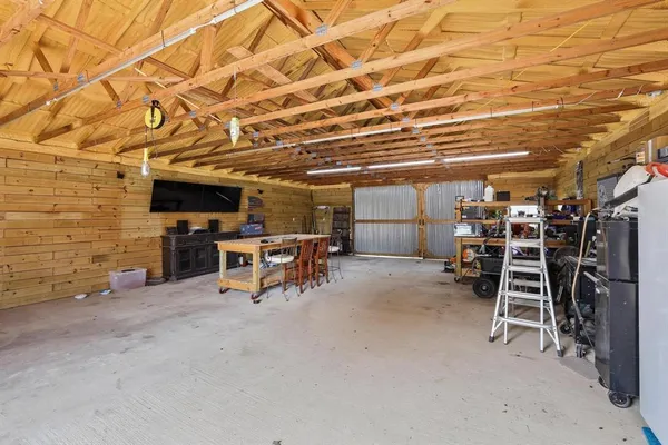 $2,100,000 | 2889 County Road 114, Whitesboro, TX 76273