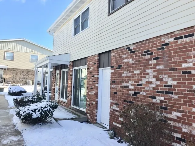 $189,900 | 19539 116th Avenue, Unit B, Mokena, IL 60448