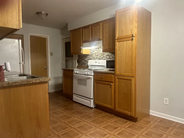 $189,900 | 19539 116th Avenue, Unit B, Mokena, IL 60448