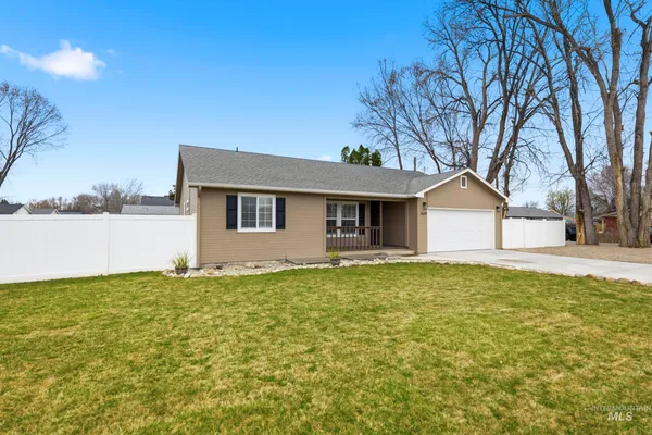 $494,900 | 629 Lake Lowell Avenue, Nampa, ID 83686