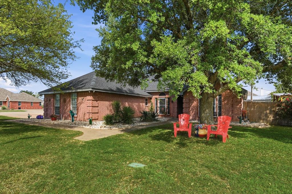 217 Seay Road Italy, TX 76651 - Photo 2 of 38 Exterior elevation