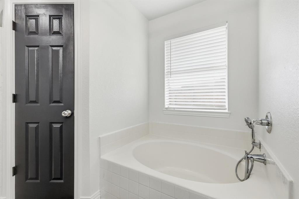 217 Seay Road Italy, TX 76651 - Photo 21 of 38 Full bath featuring a bath
