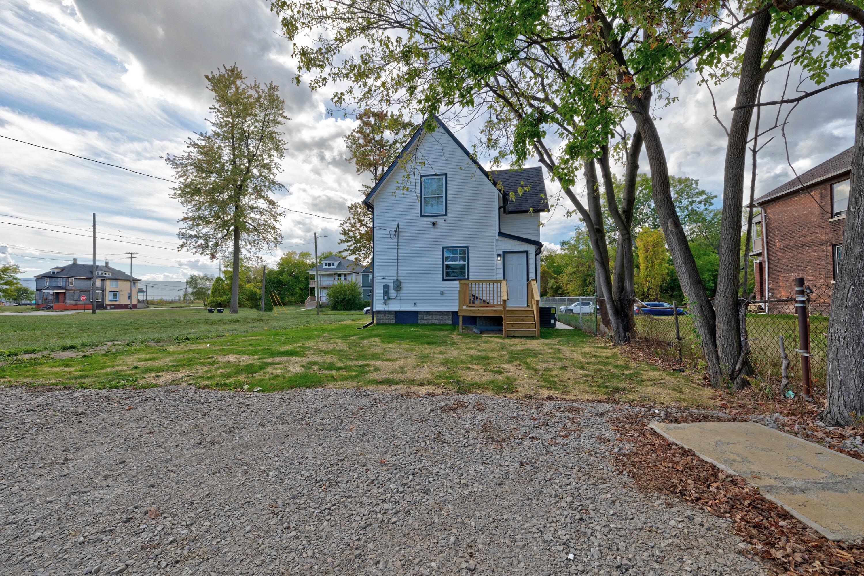 6142 Commonwealth Street Detroit, MI 48208 - Photo 47 of 48 40) Backyard