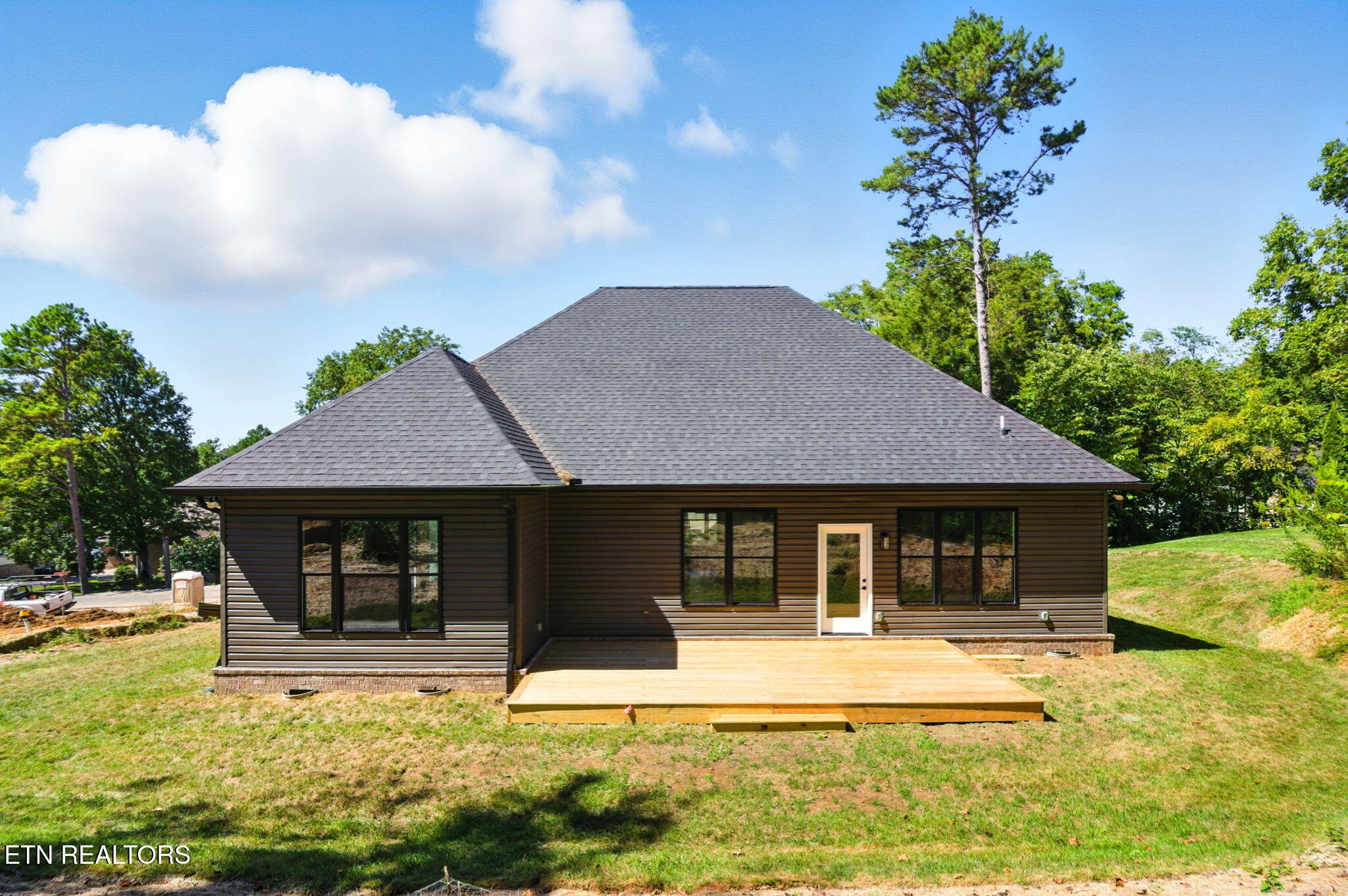 121 Inagehi Way Loudon, TN 37774 - Photo 4 of 38 4-web-or-mls-DZ3A2690