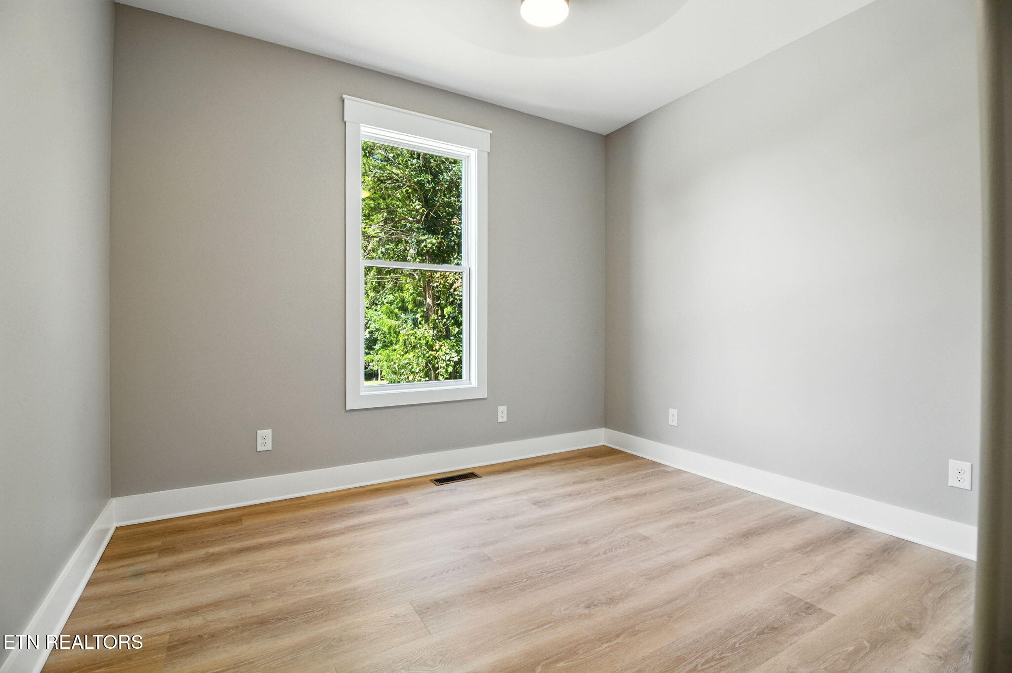 121 Inagehi Way Loudon, TN 37774 - Photo 9 of 38 10-web-or-mls-DZ3A2718