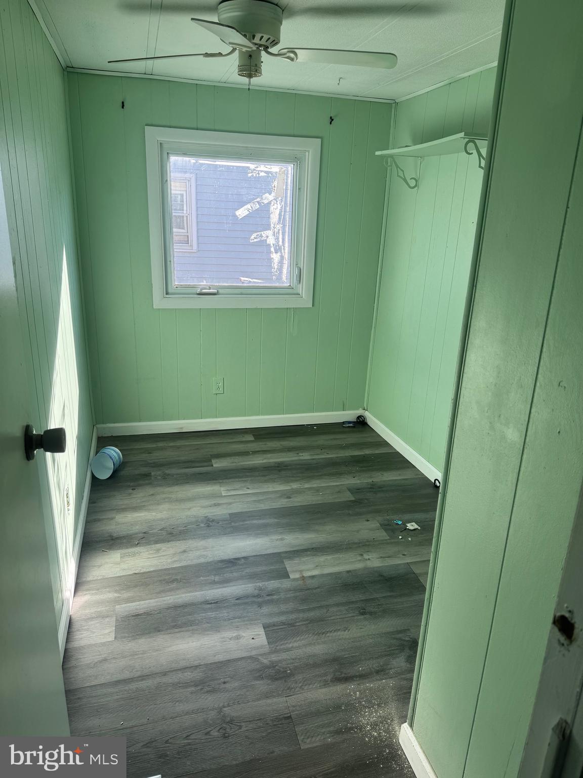 13318 Colonial Road Ocean City, MD 21842 - Photo 7 of 13 a room with a window