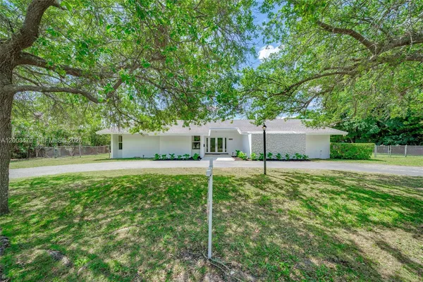 $1,590,000 | 13100 Southwest 81st Avenue, Pinecrest, FL 33156