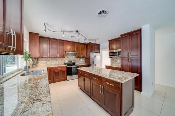 $1,590,000 | 13100 Southwest 81st Avenue, Pinecrest, FL 33156